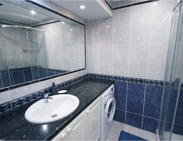 Bathroom1 (1)