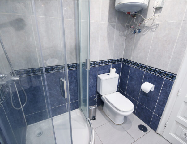 Bathroom1 (2)