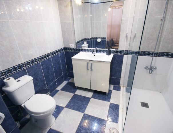 Bathroom2 (2)