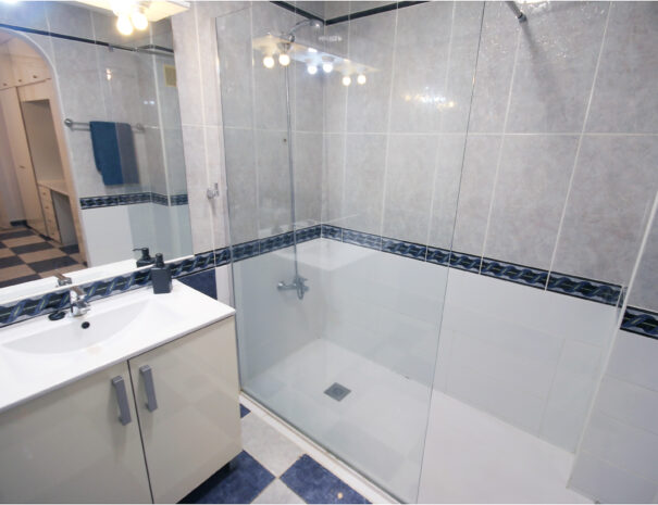 Bathroom2 (3)