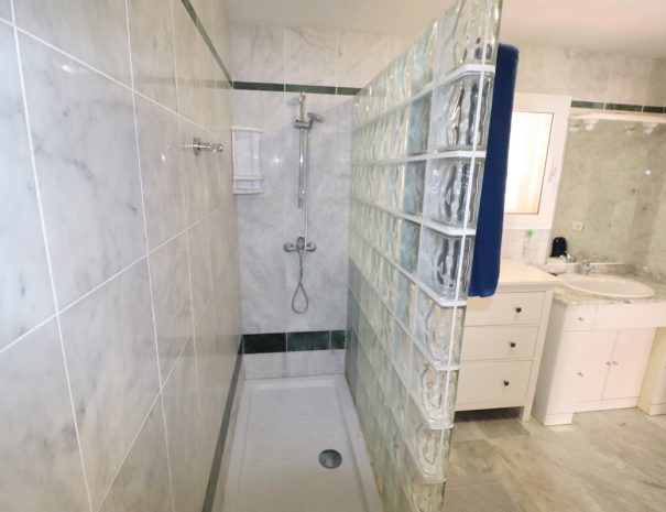 bathroom2