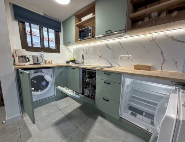 Kitchen (2)